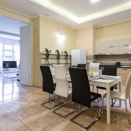 Luxury Downtown Home By Anna Budapest Esterno foto