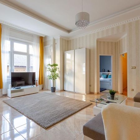 Luxury Downtown Home By Anna Budapest Esterno foto