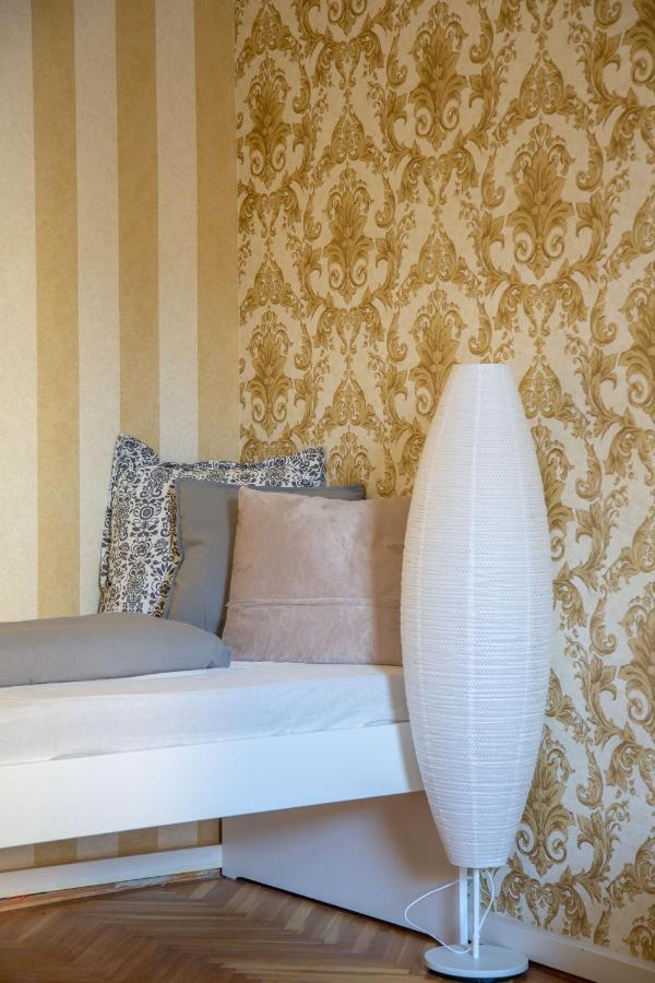 Luxury Downtown Home By Anna Budapest Esterno foto