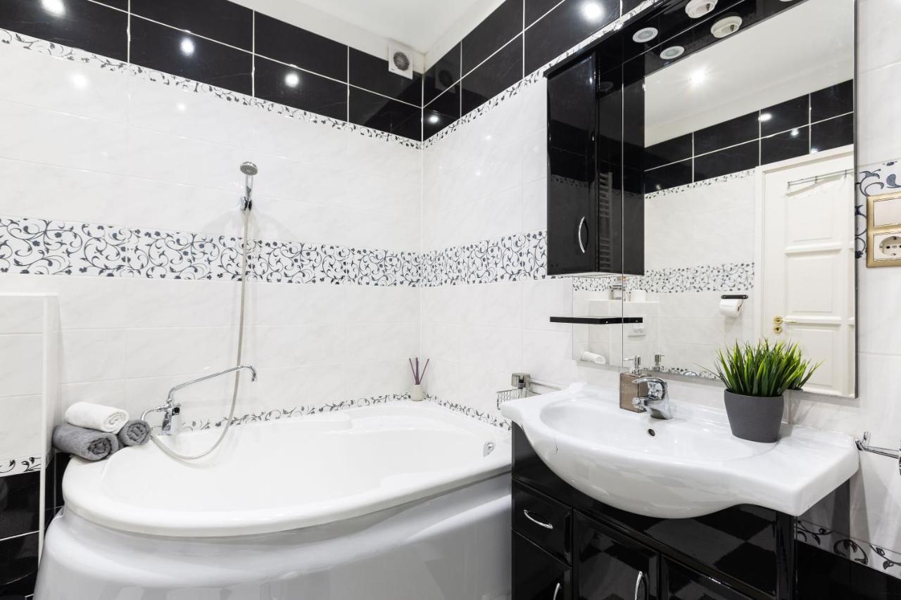 Luxury Downtown Home By Anna Budapest Esterno foto