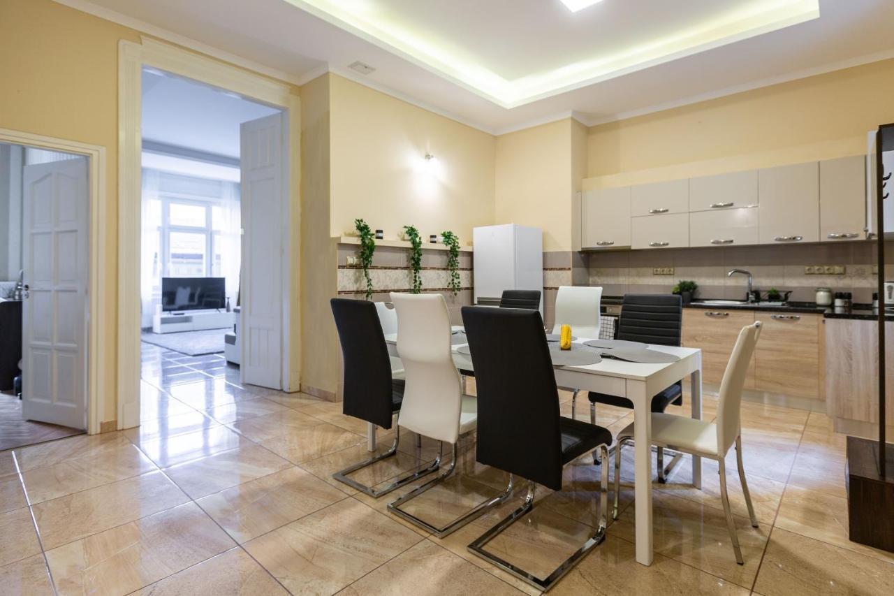 Luxury Downtown Home By Anna Budapest Esterno foto
