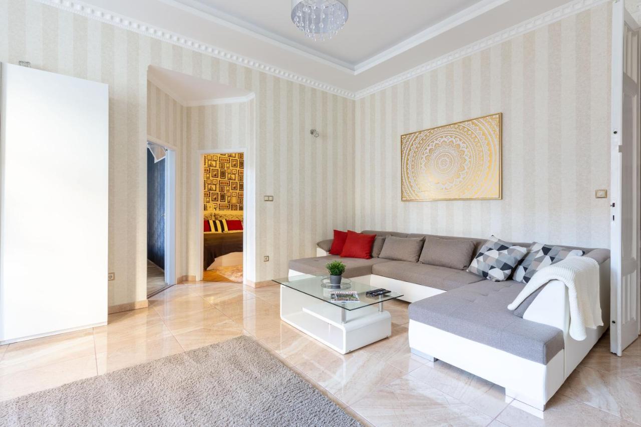 Luxury Downtown Home By Anna Budapest Esterno foto