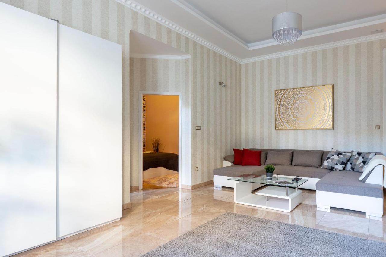 Luxury Downtown Home By Anna Budapest Esterno foto