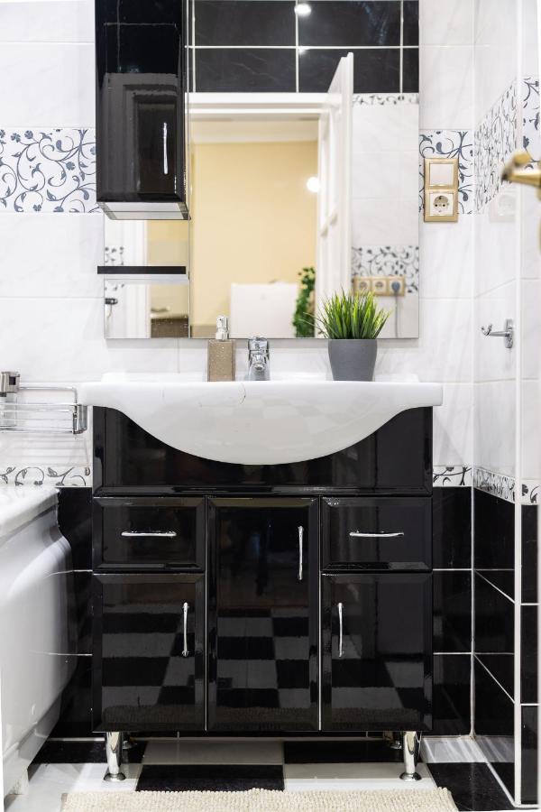 Luxury Downtown Home By Anna Budapest Esterno foto