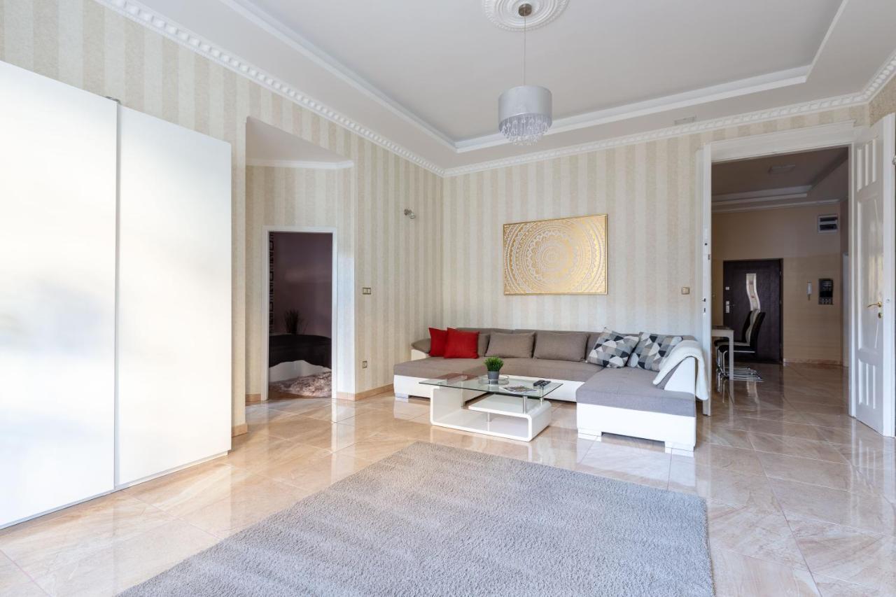 Luxury Downtown Home By Anna Budapest Esterno foto
