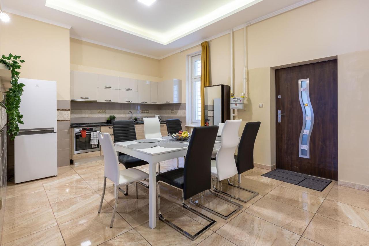 Luxury Downtown Home By Anna Budapest Esterno foto