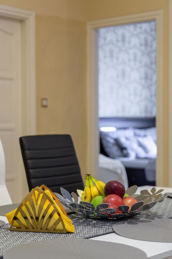 Luxury Downtown Home By Anna Budapest Esterno foto