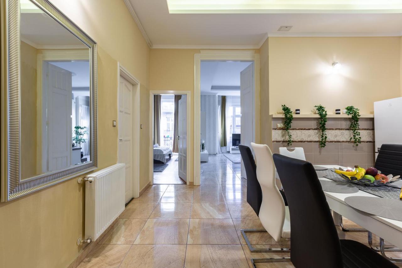 Luxury Downtown Home By Anna Budapest Esterno foto