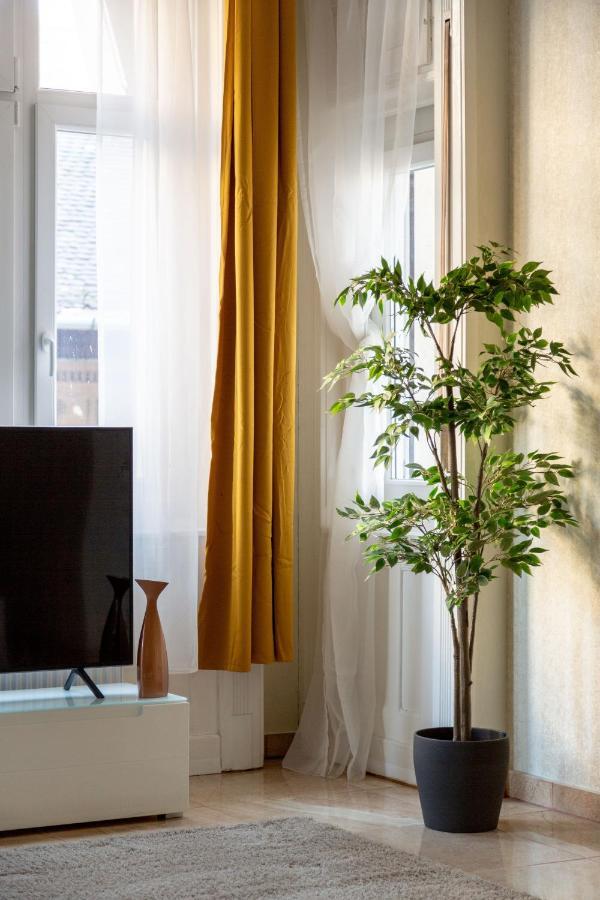 Luxury Downtown Home By Anna Budapest Esterno foto