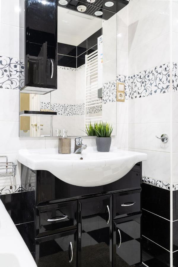 Luxury Downtown Home By Anna Budapest Esterno foto